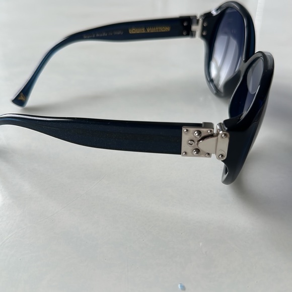Louis Vuitton Sunglasses - Picture 2 of 6